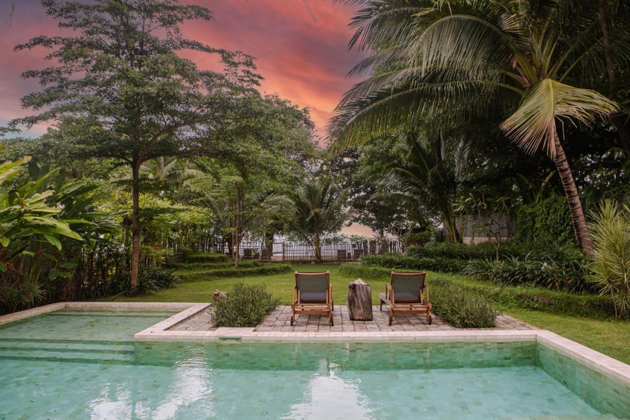 Beach Villas Lombok Танджунг Экстерьер фото
